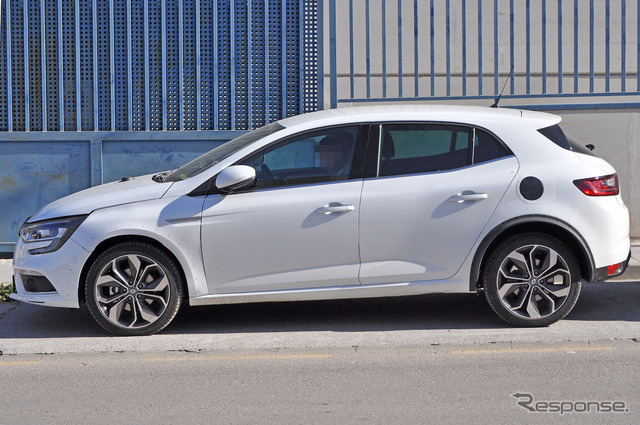 ルノー メガーヌ PHEV スクープ写真