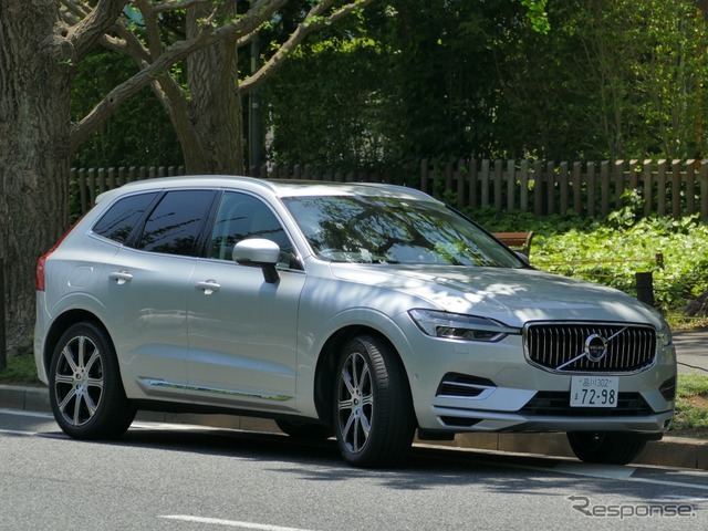 ボルボ XC60 T8 TWIN ENGINE AWD INSCRIPTION