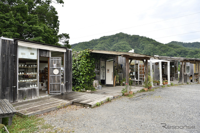 ふじのアートビレッジへ寄り道。平日だったのでオープンしていたお店は少なかったが、週末には多くの観光客で賑わうそうだ