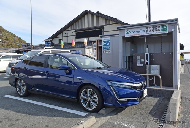 静岡最西部の道の駅「潮見坂」で普通充電。5時間10分で満充電となり、自動切断された。ちなみに4時間強で90%くらいになるので、そこでやめるのが効率的。普通充電の場合、課金されてもガソリンで走るより走行コストが安い。