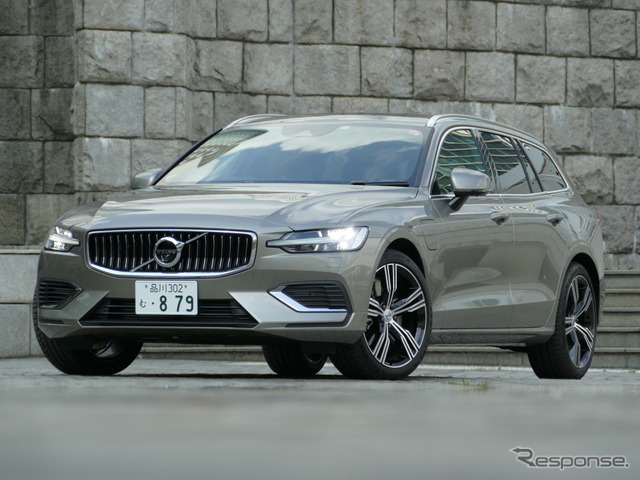 ボルボ V60 T6 TWIN ENGINE AWD INSCRIPTION