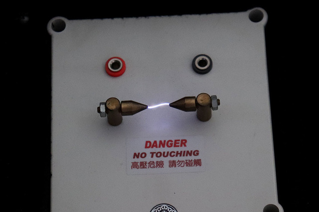 通常の放電状態。 通常の放電状態。