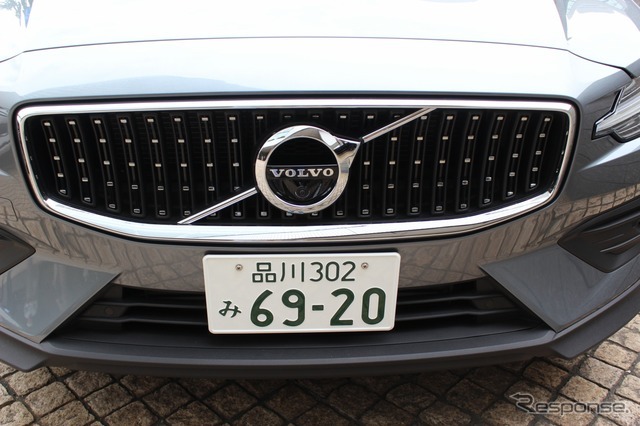 ボルボ V60 クロスカントリー T5 AWD PRO