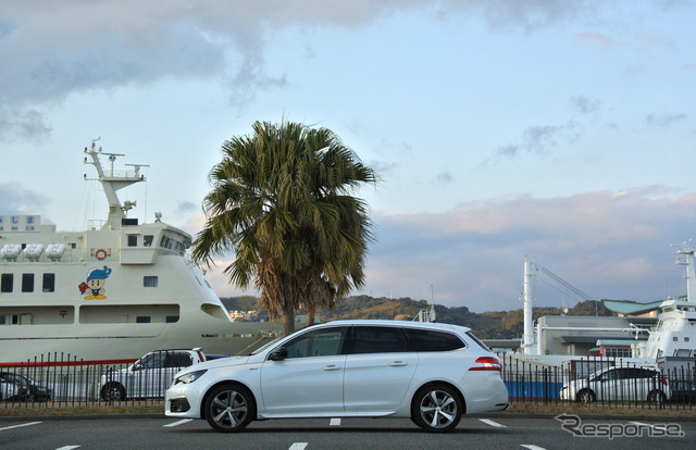 プジョー308SW HDi GT-Line。鹿児島港にて。