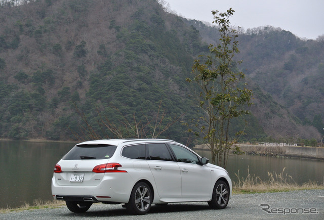 プジョー308SW HDi GT-Line。兵庫・城崎温泉にて。