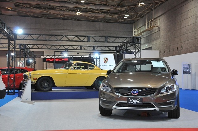 ボルボ P1800（1800E）とV60 クロスカントリー（大阪モーターショー15）