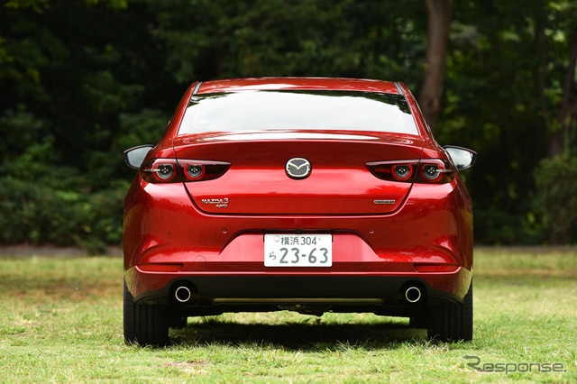 マツダ3セダン新型