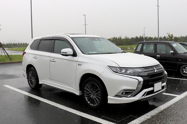 三菱・アウトランダーPHEV(オーナー/カワカミカズヒサさん)by ガレージショウエイ 三菱・アウトランダーPHEV(オーナー/カワカミカズヒサさん)by ガレージショウエイ
