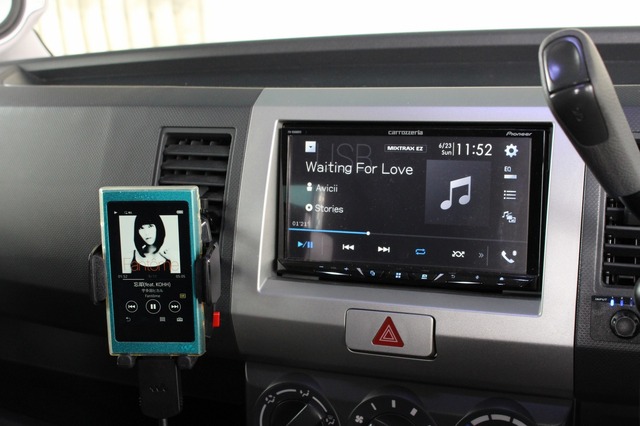2DINヘッドユニットとDAPを音源として利用する。徹底した音質仕様のクルマであることがここからも読み取れる。