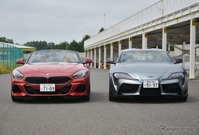 トヨタ スープラ 新型（右）とBMW Z4（左）