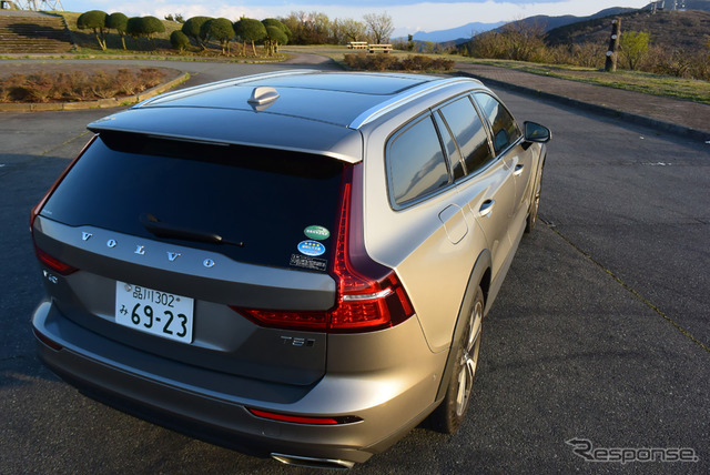 ボルボ V60クロスカントリー T5 AWD Pro