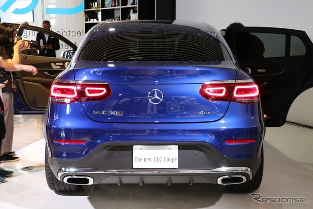 メルセデスベンツ GLCクーペ 改良新型（GLC 300 4MATIC Coupe ブリリアントブルー）