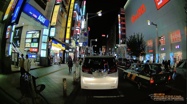 夜間でも景色が潰れることなく自然な風合いで録画されている