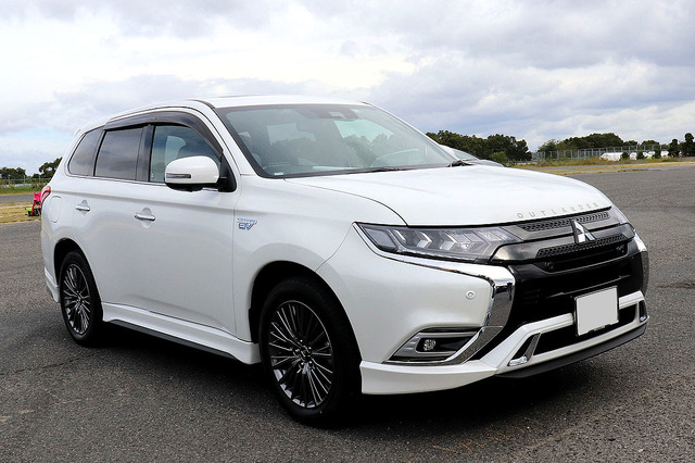 三菱・アウトランダーPHEV(オーナー/カワカミさん)by ガレージショウエイ 三菱・アウトランダーPHEV(オーナー/カワカミさん)by ガレージショウエイ