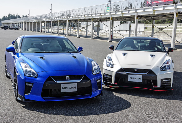 日産 GT-R 2020年モデル（左）とGT-R NISMO 2020年モデル（右）