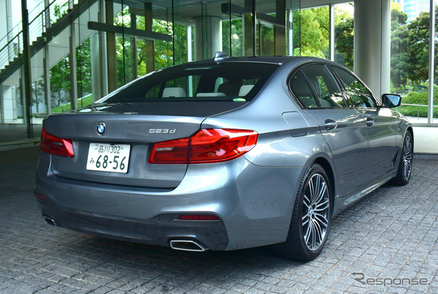 BMW 523d M Sportのリアビュー。