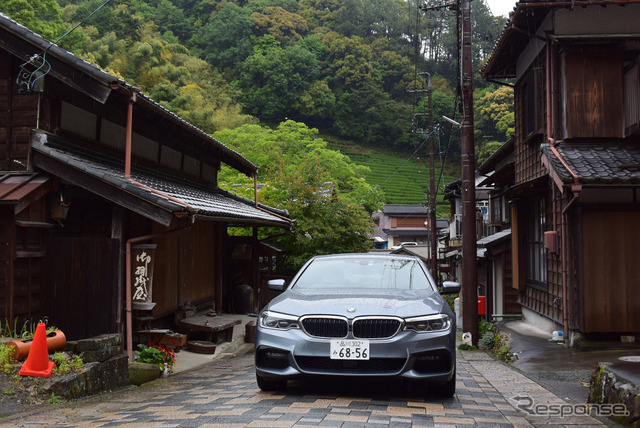 BMW 523d M Sport。静岡・宇津ノ谷にて。