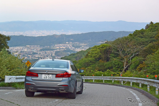 BMW 523d M Sport。暗峠から奈良方面への下り区間。