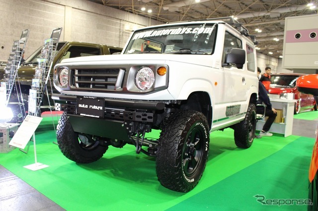 オートルビーズが製作したGood old jimny。クラシック22スタイルグリルや22用のルーフキャリアを現行ジムニーに装着。