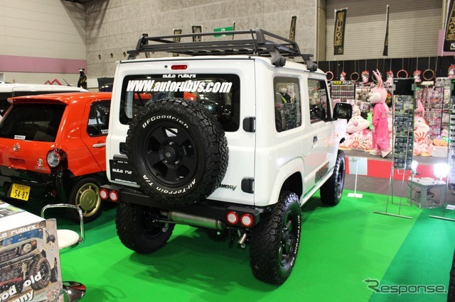 オートルビーズが製作したGood old jimny。クラシック22スタイルグリルや22用のルーフキャリアを現行ジムニーに装着。