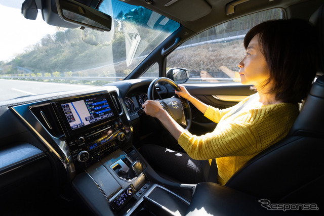 走って納得、見て納得、そして家族も喜ぶ新しい車高調システム「BLITZ DAMPER ZZ-R SpecDSC PLUS」