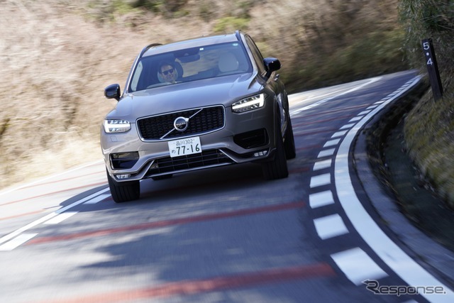 ボルボXC90 D5 AWD Rデザイン