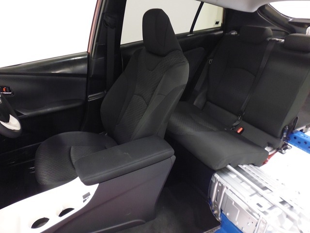 トヨタ プリウス 新型 バッテリーの後席下移設で得たメリットとデメリット 新旧パッケージング比較 ラゲッジ編 8枚目の写真 画像 Push On Mycar Life