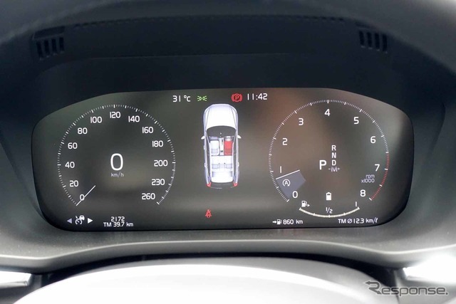 ボルボ XC60 B5 インスクリプション