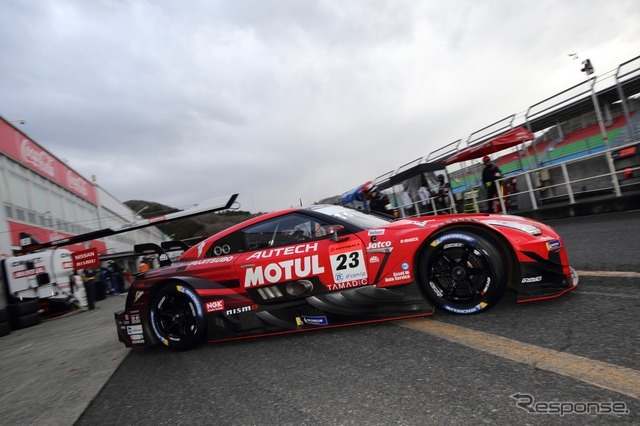 ”箱車”の国内最高峰の選手権「SUPER GT」の現場でも、レイズのホイールは多くのレーシングチームに採用されている（23号車：MOTUL AUTECH GT-R）