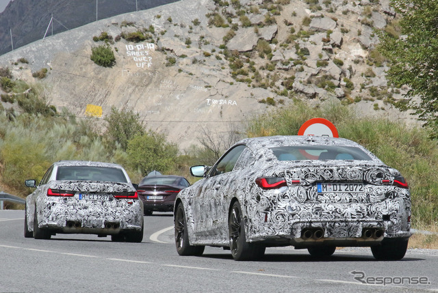 BMW M3セダン（奥）＆M4クーペ（手前）新型プロトタイプ（スクープ写真）