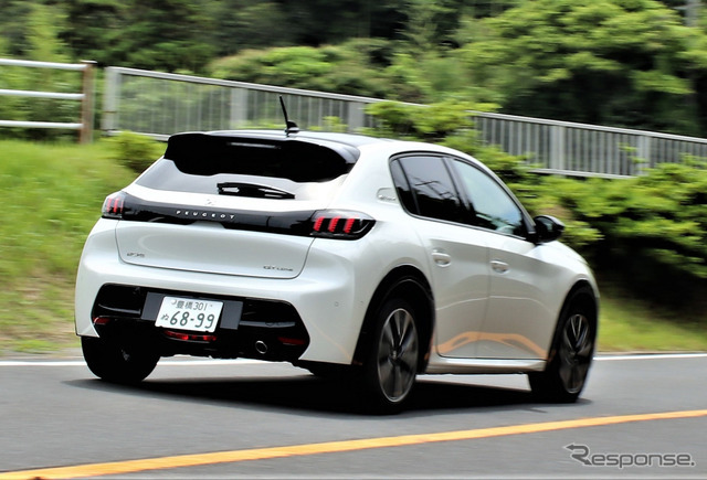 プジョー 208GT Line