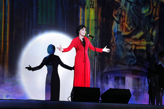 歌姫エンヤ「“Enya”Christmas Show in Universal Studios Japan」