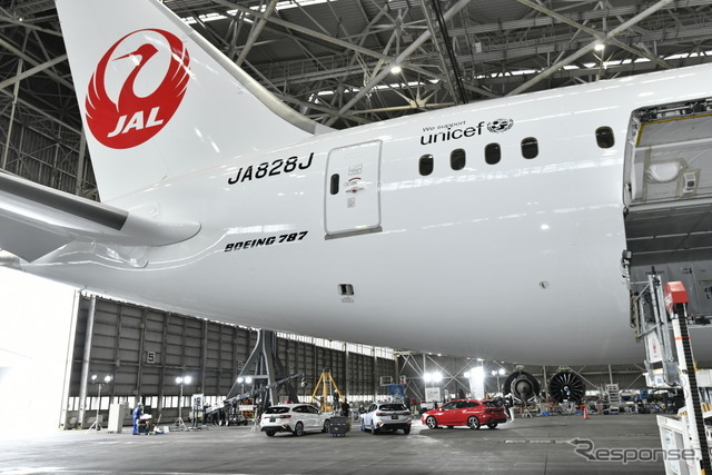 スバル・レヴォーグ新型発表会（成田空港JALハンガー）