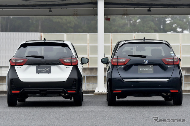 ホンダ フィット モデューロX プロトタイプ（左）とホンダ フィット（右）