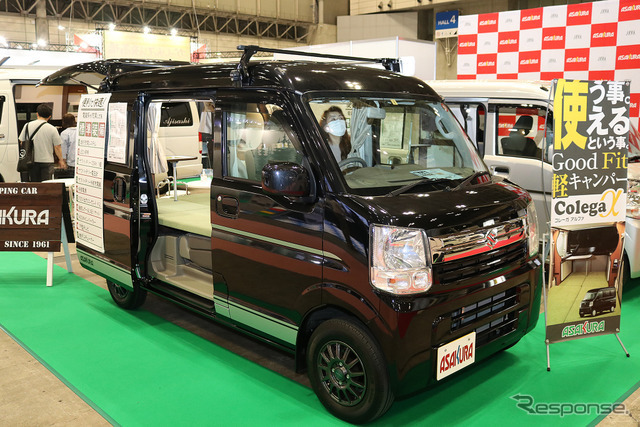 コレーガ アルファ（朝倉自動車商会）は走行充電やサブバッテリーなどを備え電装系の充実が特徴。シンプルなベッドも使いやすい。