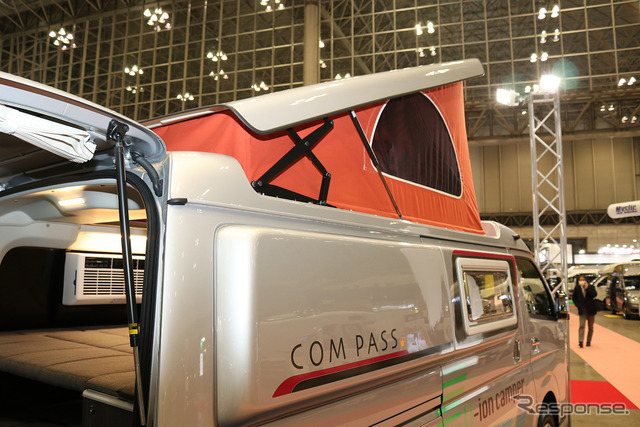 COMPASS（ホワイトハウス）はボディの右サイドにエクステンションボックスを備え室内空間を横方向に広げる効果を持つ。