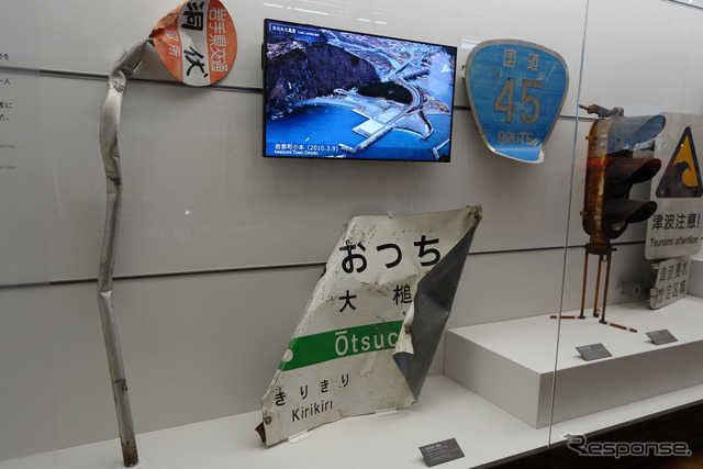 津波伝承館には津波の威力を物語る展示が多数。