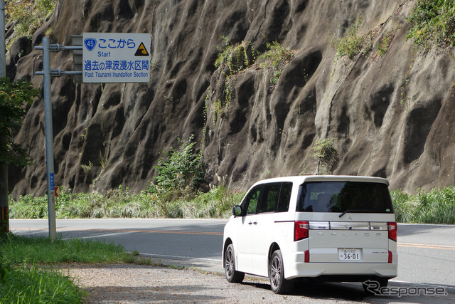 国道45号線の至るところに津波の浸水を表す看板が。実は東日本震災前もその手の看板は至るところに設置されていた。