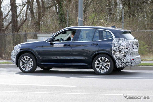 BMW iX3 改良新型　プロトタイプ　スクープ写真