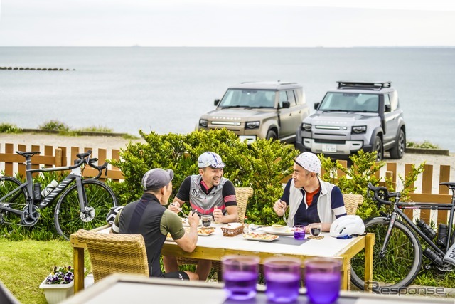 新舞子海水浴場の目の前という絶好のロケーションにあるカフェ「テラス プサラス」でランチ。テラス席なら駐車場に止めた愛車を眺めながら食事を楽しむことも可能だ