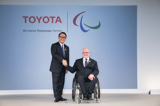 トヨタ自動車 豊田章男社長（左）とIPC フィリップ・クライヴァン会長