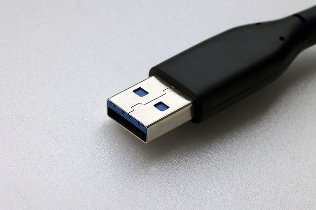 「USBケーブル」の一例。