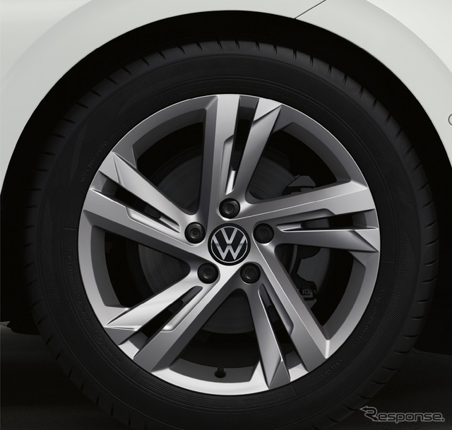 VW ゴルフ・ヴァリアント eTSI R-ライン 17インチアルミホイール