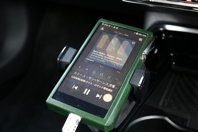 DAPには高音質で定評のあるAKのSP2000をシステム。オーディオコンペまでを視野に入れた高音質再生にこだわった。