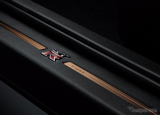 日産 GT-R トラックエディション エンジニアード by NISMO T-スペック 特別装備 キッキングプレート
