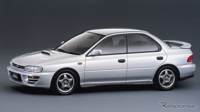 1992年スバル・インプレッサ・セダンWRX