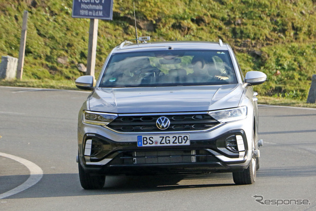 VW T-Roc R-Line 改良新型プロトタイプ（スクープ写真）