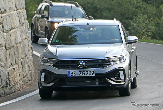 VW T-Roc R-Line 改良新型プロトタイプ（スクープ写真）