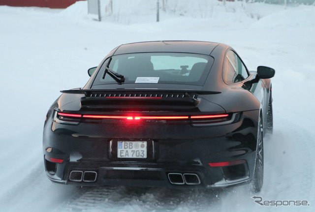 ポルシェ 911ターボ 改良新型プロトタイプ（スクープ写真）