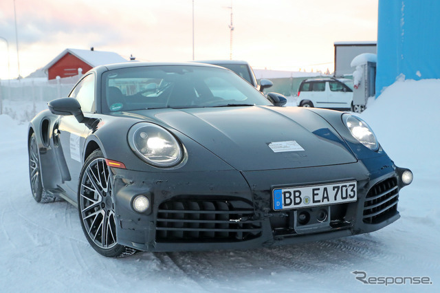 ポルシェ 911ターボ 改良新型プロトタイプ（スクープ写真）